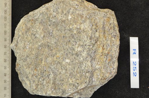 Nr R-252 Granit-Stein Bleniotal Tessin